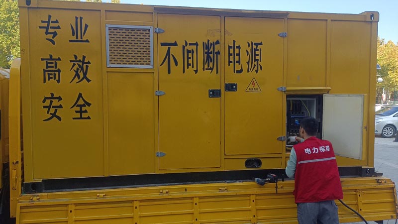 赤峰柴油发电机组和UPS电源配合使用时，如何避免切换过程中的电力中断？